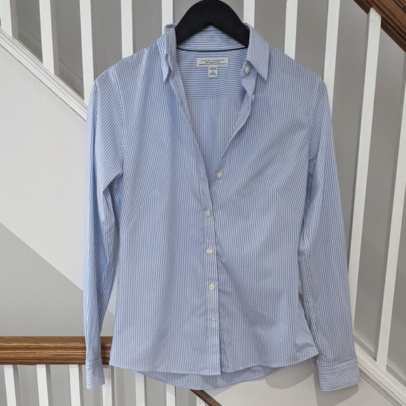 Banana Republic Tops - BNWOT Banana Republic Button Up shirt